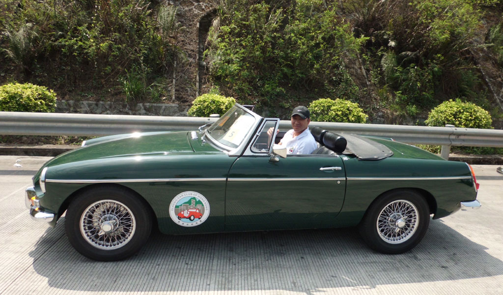 10/14  1969 MGB Convertible