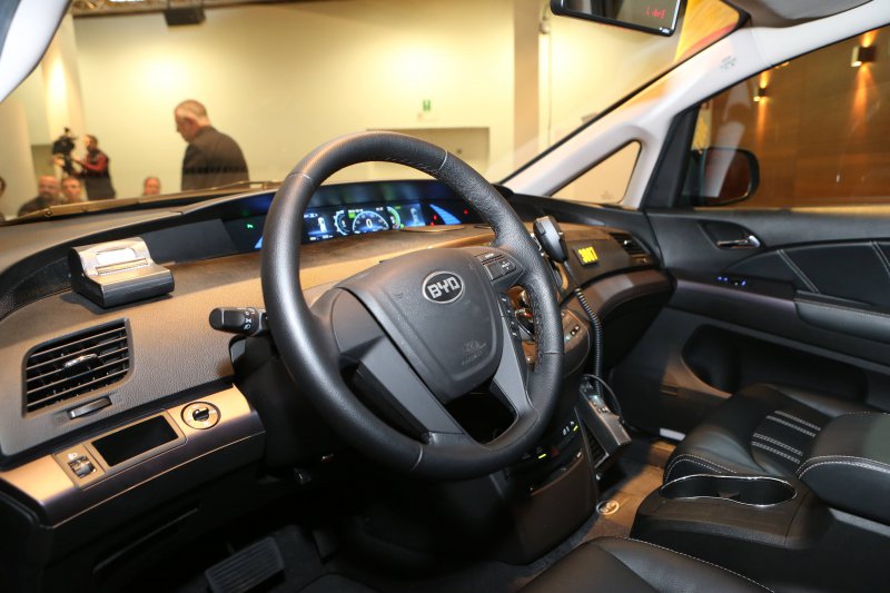 Chinas Internet of Vehicle market size to top 200 bln yuan by 2020, expert