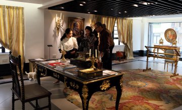 China Hong Kong ancient Sino-French furniture exhibit