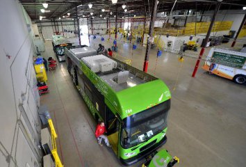 GAC-BYDs first pure electric bus rolls off production line