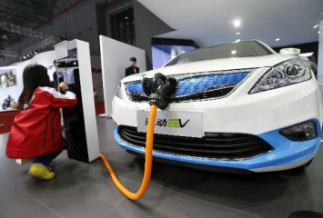 China Focus: Social capital eyes booming EV charging market