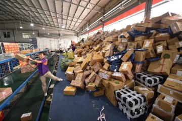 China intensifies snap check of goods sold online
