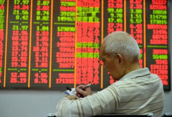Chinese shares fall Monday on IPO concerns