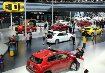 China auto sales to resume in 2016: Fitch