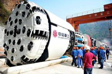 China develops large-diameter full-rotation, full-casing drill