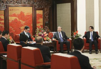 Vice premier meets HK bankers after RMBs SDR inclusion