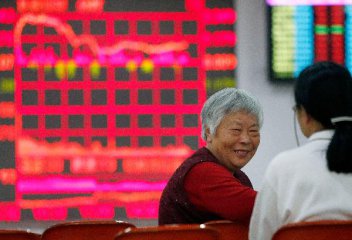 Chinese shares regain strength led by small caps Mon.