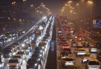 Beijing issues first red alert for smog