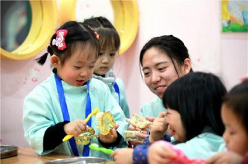 China to provide better service after ＂two-child＂ policy