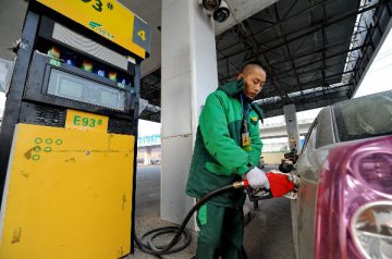 China suspends price adjustment for gasoline, diesel