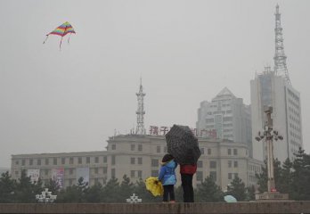 China detains 10 for fake pollution data