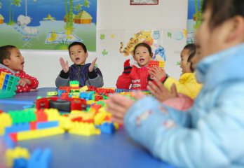 China mulls law amendment to advocate ＂one couple, two children＂