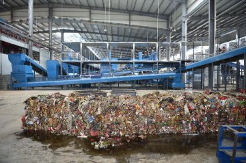 China strengthens regulation on waste plastics recycling