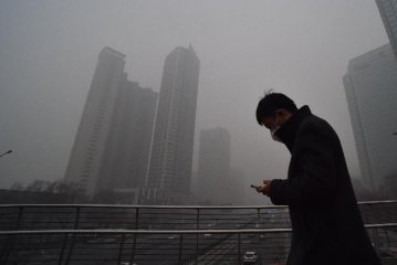China closes 17,000 polluting companies