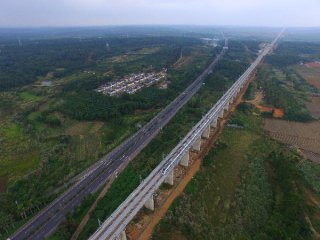 High-speed loop line starts operation in south China