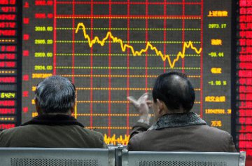 China Focus: Chinese shares end 2015 with one pct fall