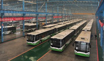 Beijing to add 2,700 green energy public transport vehicles in 2016