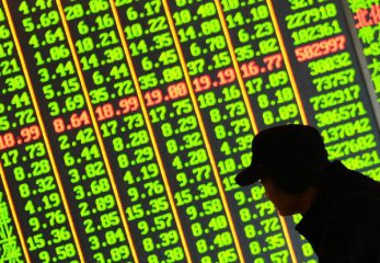 Chinese shares tumble on first trading day of 2016