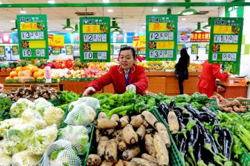 China sees consumer inflation, producer deflation in 2015