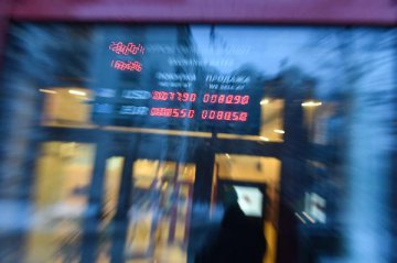 Russian ruble drops to record low amid plummeting oil prices