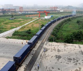China's rail freight falls sharply in 2015