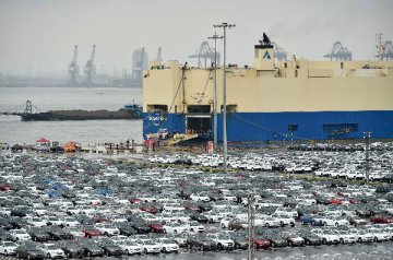 Shanghai port imports over 400,000 automobiles