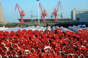 China's January exports down 6.6 pct, imports down 14.4 pct