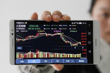 Chinese shares tumble Thursday