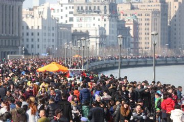 Shanghai population declines for the first time