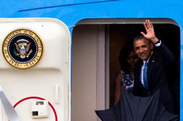 Obama arrives in Cuba to begin visit in thawing of ties