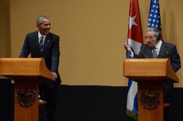 Long list of conflicts divide Obama, Castro at press conference