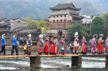 Central China tourist town to abolish admission fee