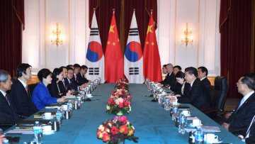 Xi meets South Korean president on bilateral ties