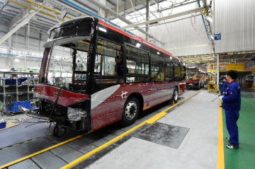 Bus maker Zhengzhou Yutong posts 35-pct profit growth