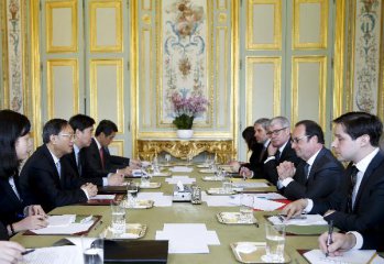 French president meets Chinese state councilor to boost bilateral ties