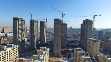 China Focus: Policymakers walk a fine line with property market