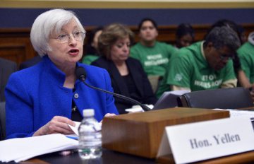 U.S. Fed keeps benchmark interest rate unchanged