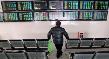 Chinese shares tumble over 3 pct Monday