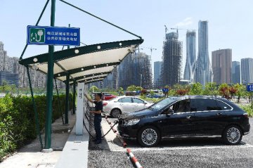 Shanghai to build more free charging posts for electric cars