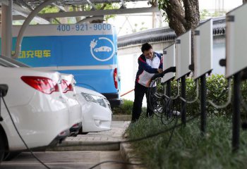 China Focus: New-energy vehicle sales prompt investment fervor