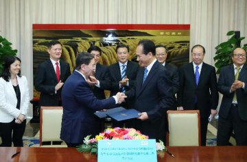 Xinhua signs MoU with UNWTO on strategic cooperation