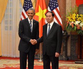 U.S. lifts arms embargo on Vietnam