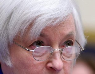 Yellen cautiou optimistic about economy but evasive about rate hike timing