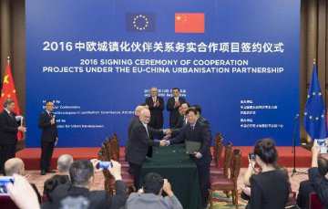 Chinese premier underscores trade, investment facilitation with EU
