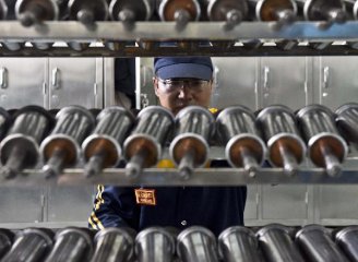 Chinas cabinet urges fulfilling overcapacity cut targets