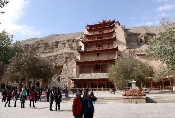 Across China: Mogao Caves set record tourist numbers