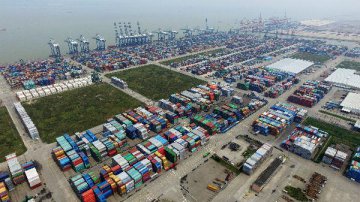 Chinas July exports up 2.9 pct, imports down 5.7 pct