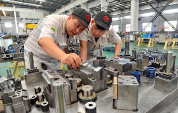 China producer prices down 1.7 pct in July