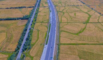 Chinas top economic planner approves highway project