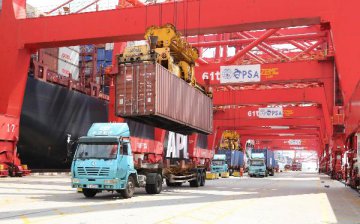 Chinas 2016 exports may face sharper decline: official